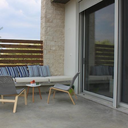 Meli Seaside Villas Chrani Bagian luar foto
